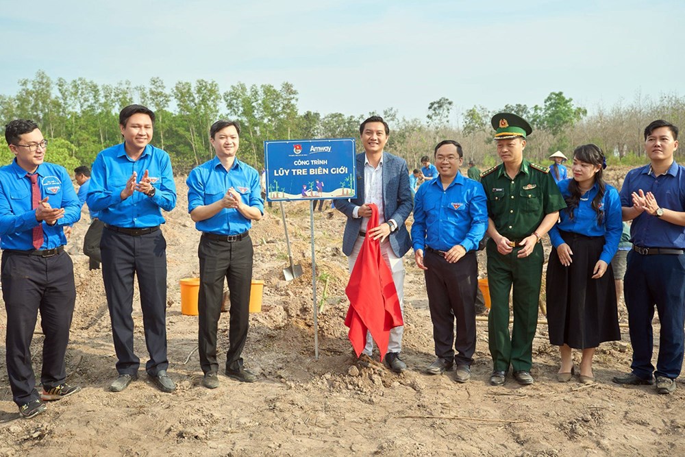 Amway Việt Nam phối hợp thực hiện công trình “Lũy tre biên giới”  - ảnh 1
