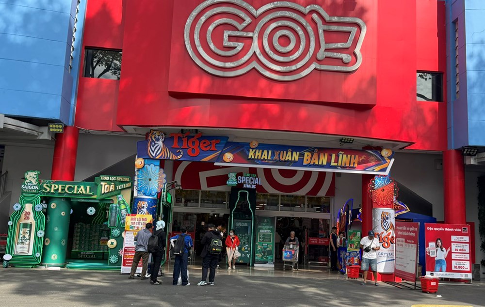 Nhiều nhãn hàng bia quảng cáo “bao vây” trường học - ảnh 2