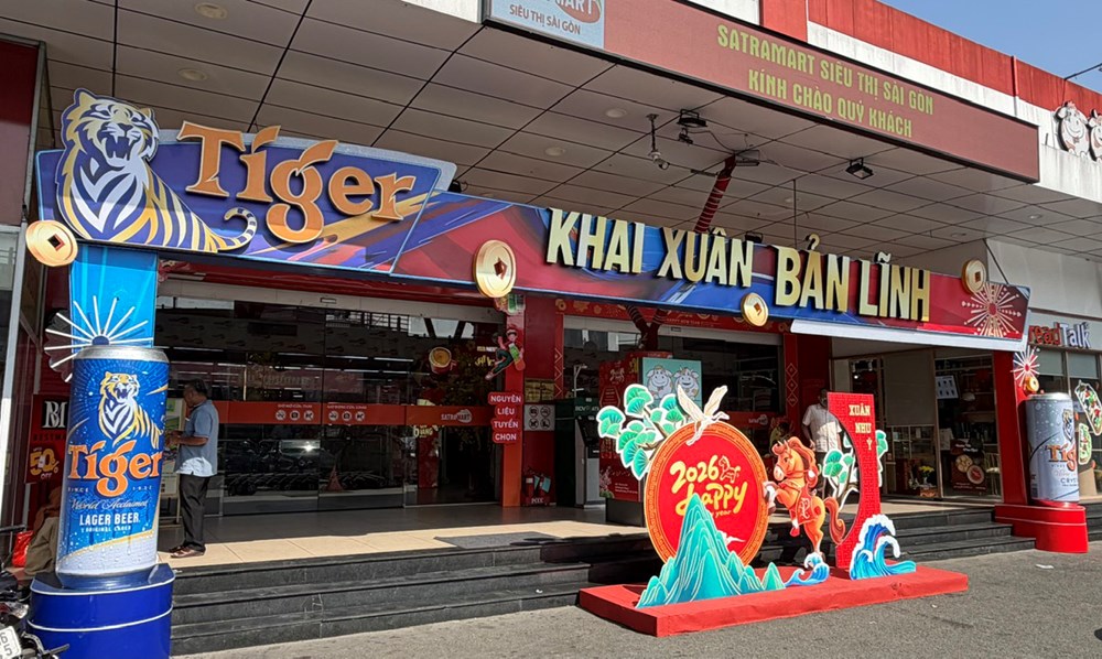 Nhiều nhãn hàng bia quảng cáo “bao vây” trường học - ảnh 3