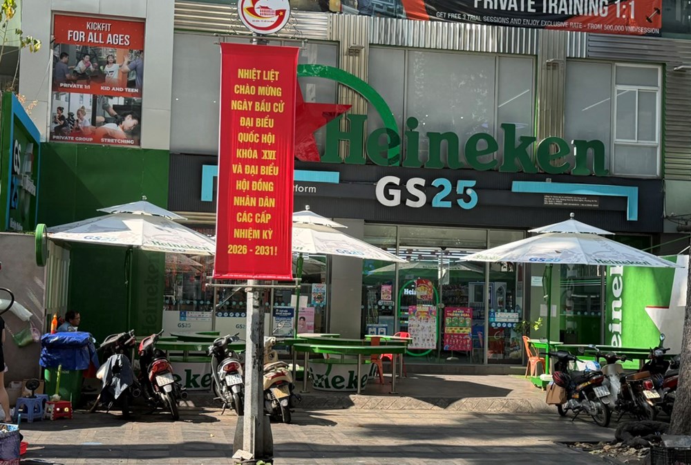 Nhiều nhãn hàng bia quảng cáo “bao vây” trường học - ảnh 6