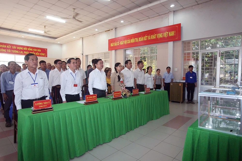 Cử tri Tây Ninh phấn khởi đi bầu cử từ sớm - ảnh 1