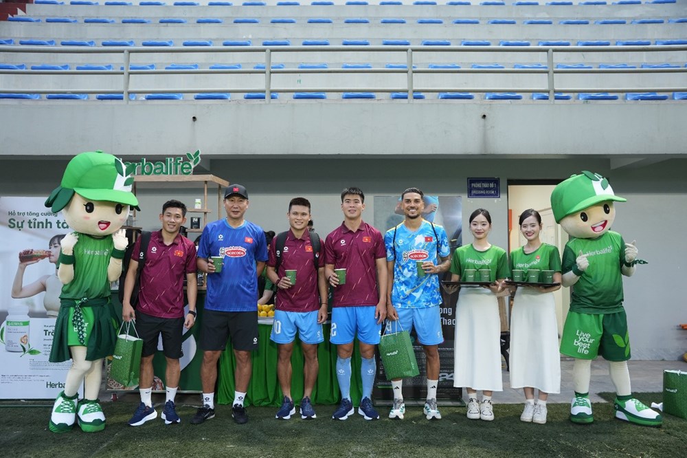 Herbalife Việt Nam tiếp sức Đội tuyển bóng đá quốc gia - ảnh 2
