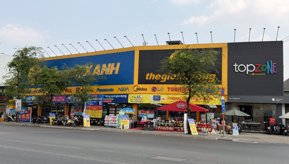 Nhiều biển hiệu vi phạm pháp luật quảng cáo - ảnh 3