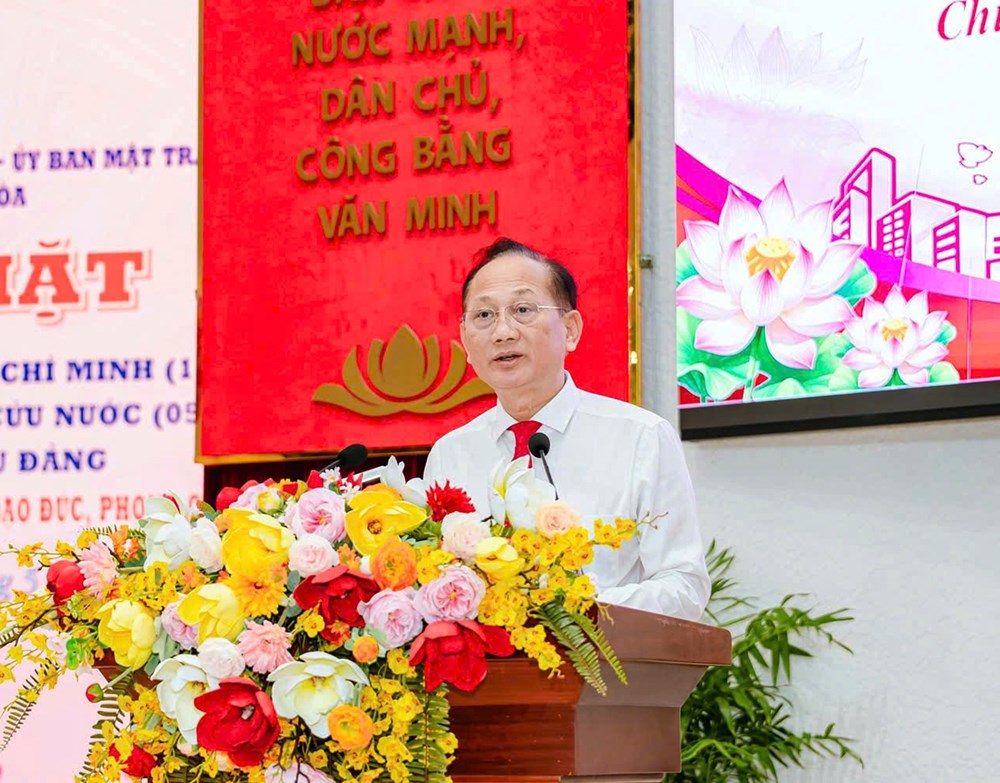 TP.HCM: Phường Xuân Hòa trao Huy hiệu Đảng dịp sinh nhật Bác - ảnh 2