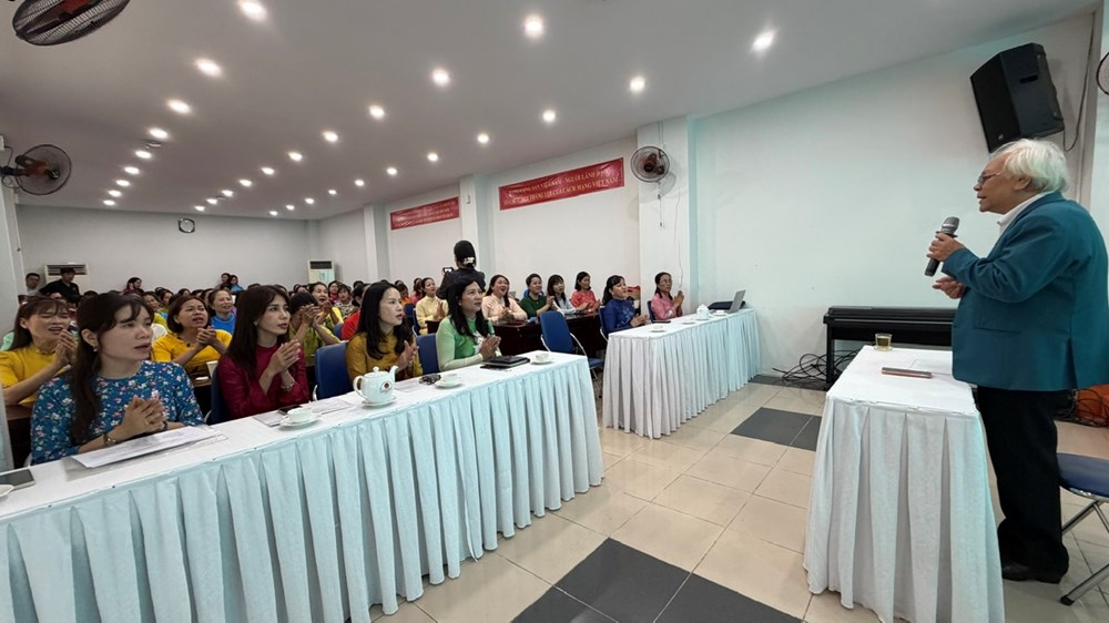 Trao giải Hội thi viết về chủ đề “50 năm tự hào Thành phố mang tên Bác Hồ kính yêu” - ảnh 1