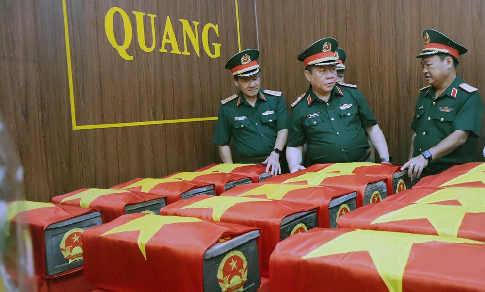 Đại tướng Nguyễn Trọng Nghĩa kiểm tra công tác tìm kiếm hài cốt liệt sĩ tại Công viên Lê Thị Riêng - ảnh 5