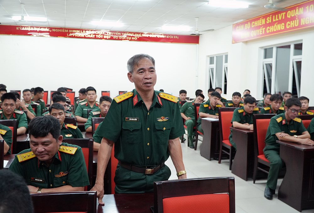 Bộ Tư lệnh TP.HCM đối thoại với lực lượng tìm kiếm, quy tập hài cốt liệt sĩ - ảnh 2