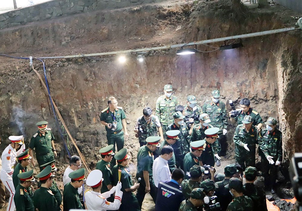 Đại tướng Phan Văn Giang dâng hoa, dâng hương tưởng niệm các liệt sĩ tại TP.HCM - ảnh 4