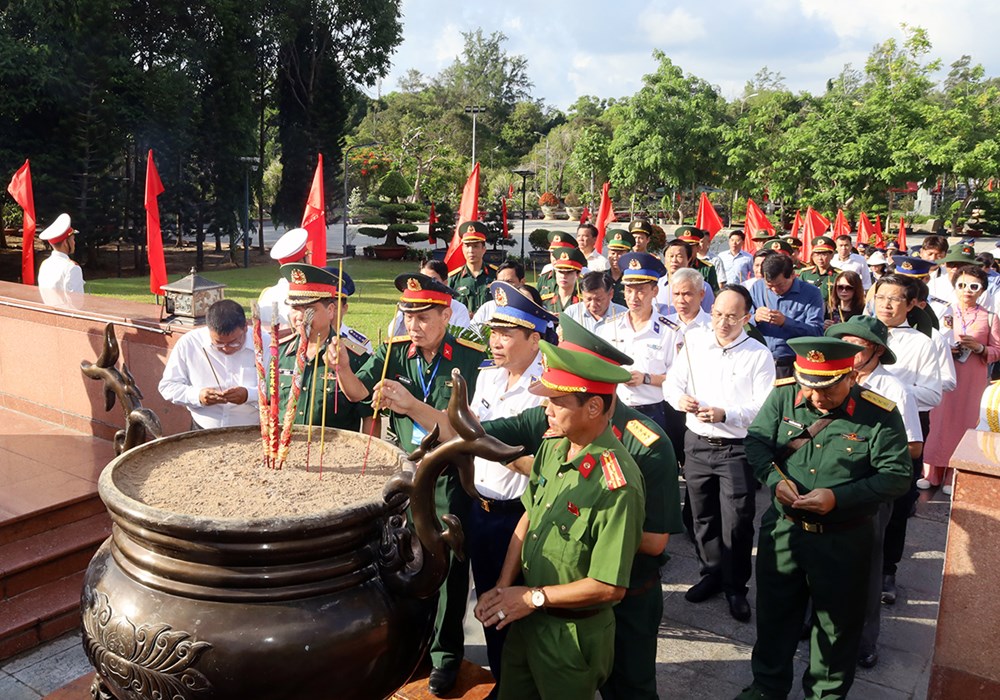 Cảnh sát biển Việt Nam nắm tình hình các vùng biển, đảo ven bờ Nam Trung Bộ - ảnh 8