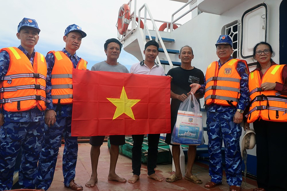 Cảnh sát biển Việt Nam nắm tình hình các vùng biển, đảo ven bờ Nam Trung Bộ - ảnh 3