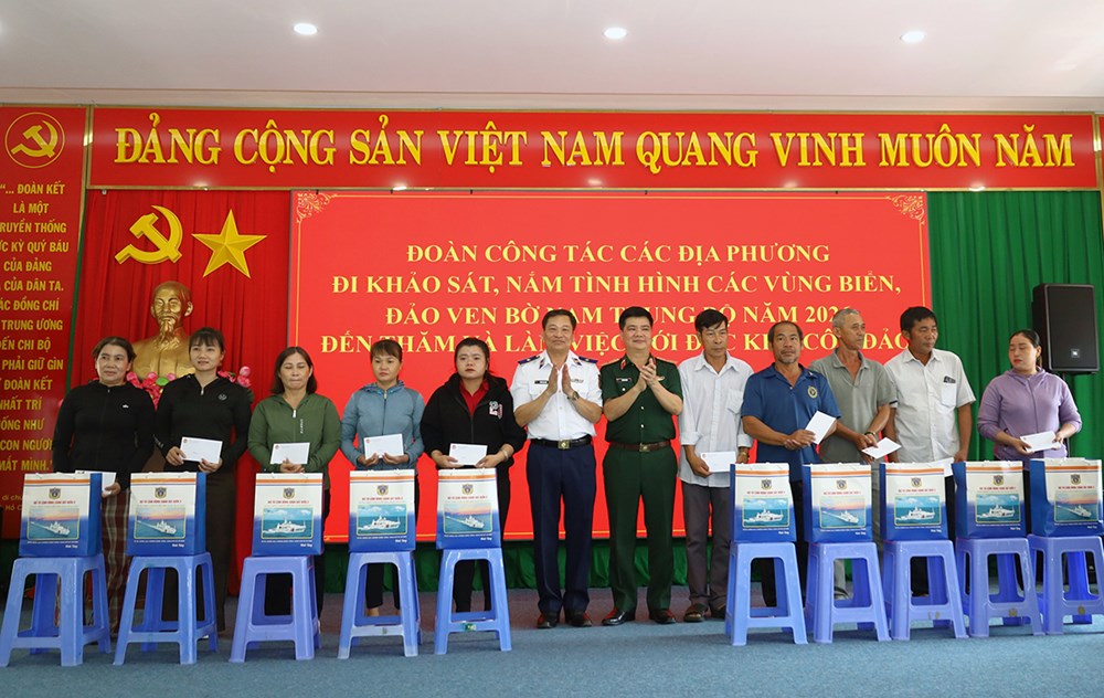 Cảnh sát biển Việt Nam nắm tình hình các vùng biển, đảo ven bờ Nam Trung Bộ - ảnh 7