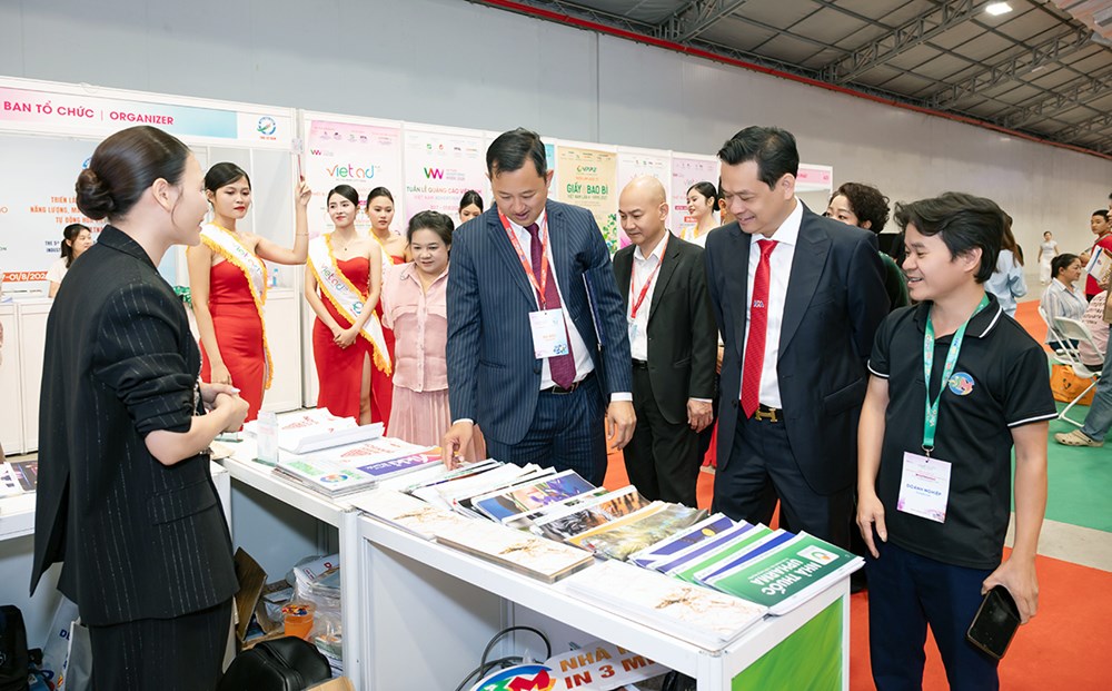 Khoảng 500 thương hiệu trong và ngoài nước quy tụ tại triển lãm ngành quảng cáo - ảnh 2