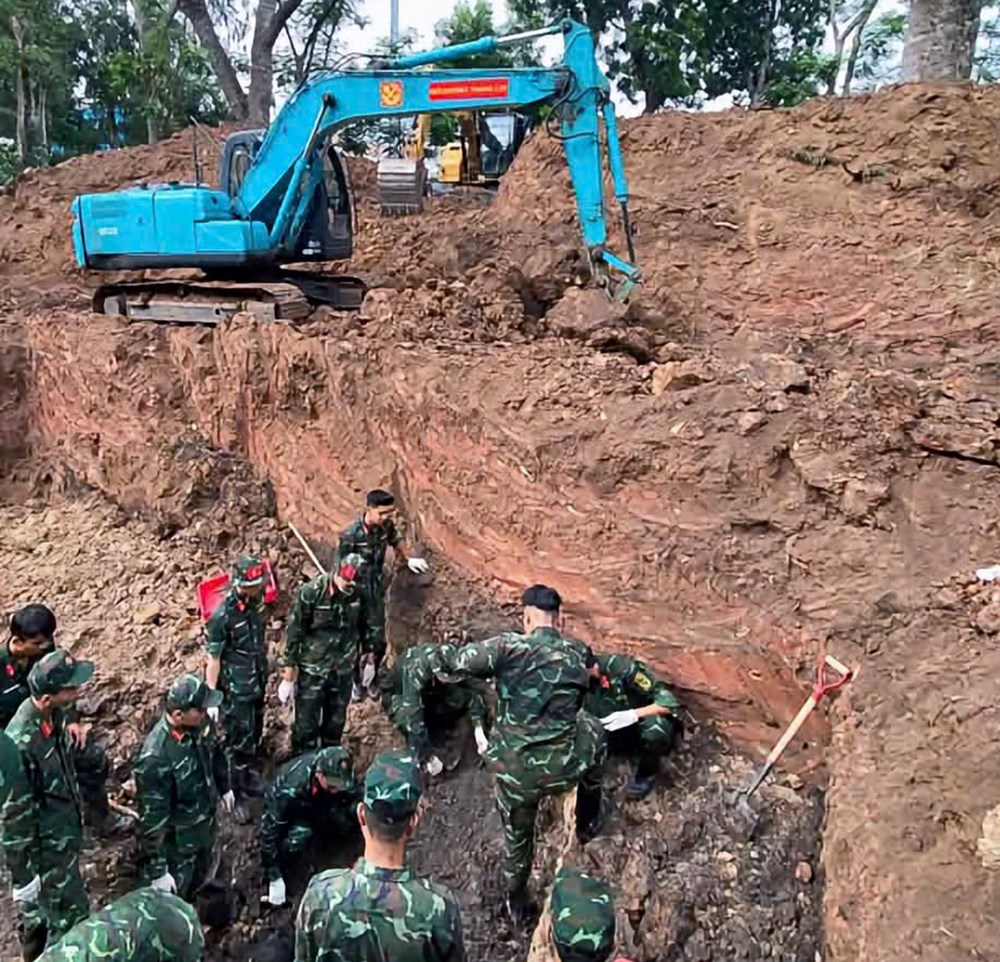 Thêm 8 bộ hài cốt liệt sĩ được phát hiện và quy tập tại Công viên Lê Thị Riêng - ảnh 1