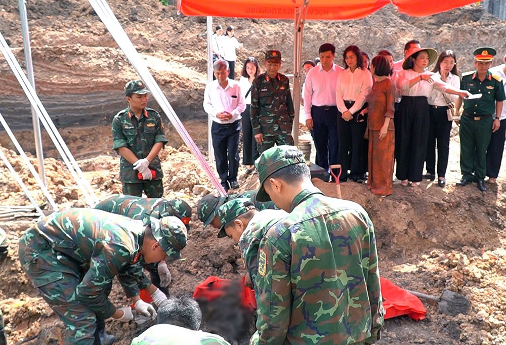 TP.HCM: Thêm 18 bộ hài cốt liệt sĩ được phát hiện tại Công viên Lê Thị Riêng - ảnh 1