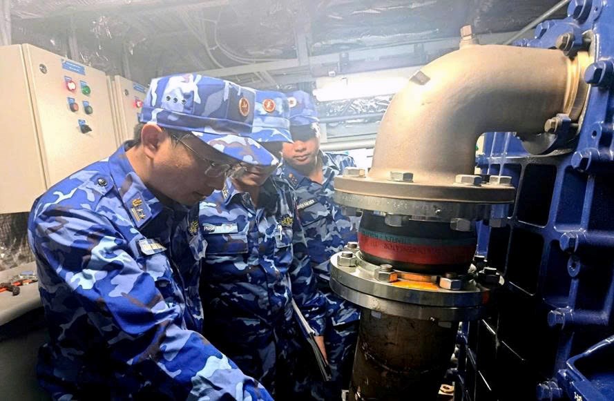 Cán bộ, chiến sĩ tàu CSB 4042 - Hải đội 23 quyết tâm làm chủ VKTBKT - ảnh 2