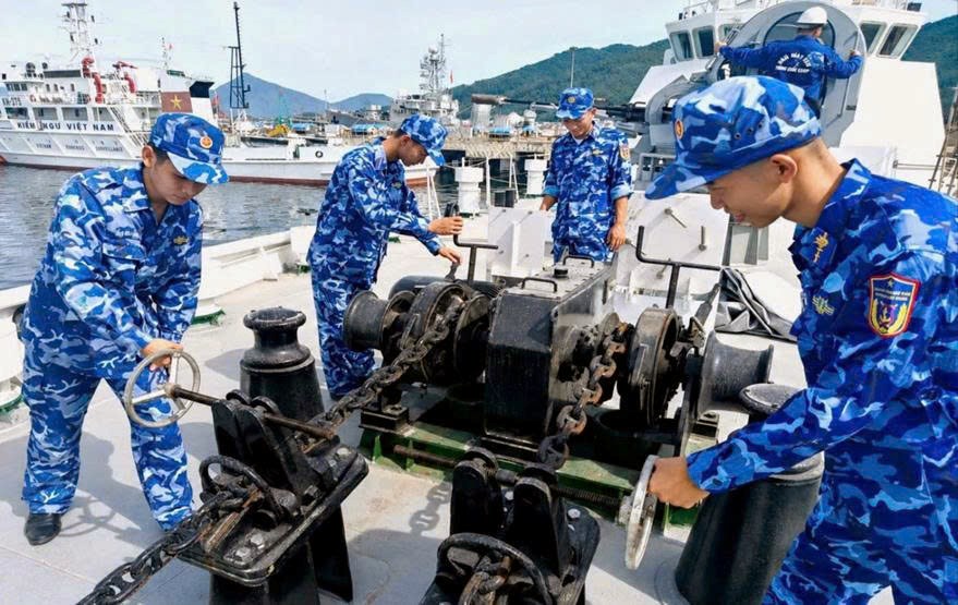 Cán bộ, chiến sĩ tàu CSB 4042 - Hải đội 23 quyết tâm làm chủ VKTBKT - ảnh 3