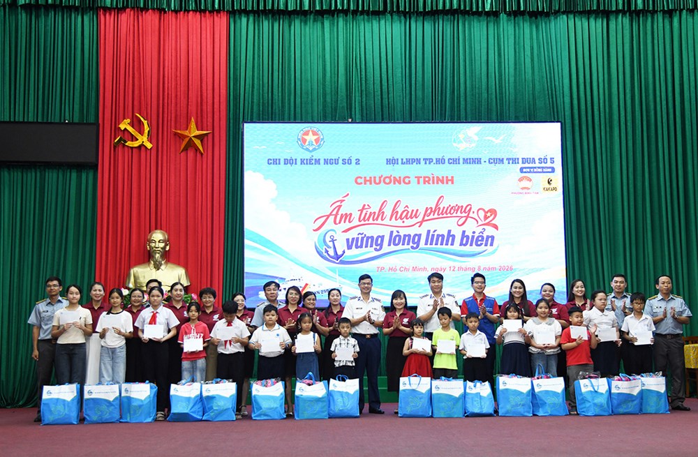 Chương trình “Ấm tình hậu phương - Vững lòng lính biển” - ảnh 1