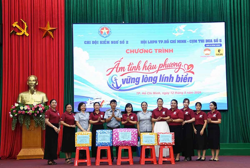 Chương trình “Ấm tình hậu phương - Vững lòng lính biển” - ảnh 2