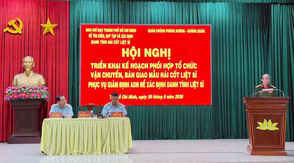Dùng máy bay vận tải quân sự CASA-295 vận chuyển 7.104 mẫu sinh phẩm phục vụ giám định ADN, xác định danh tính liệt sĩ - ảnh 2
