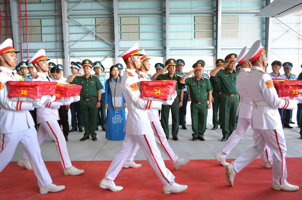 Chuyến bay đặc biệt mang hy vọng “Trả lại tên cho anh” - ảnh 4