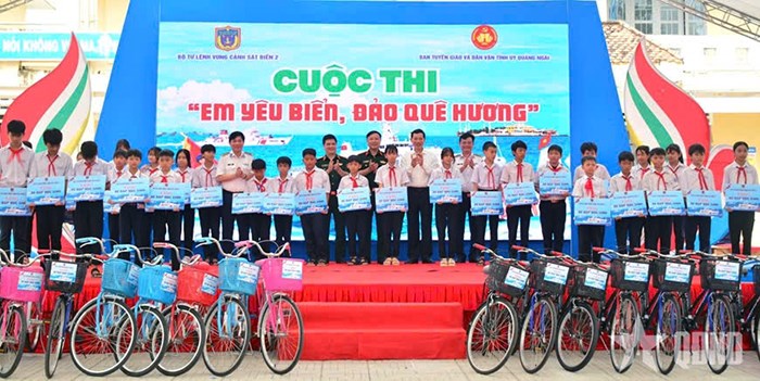 Xây dựng tình yêu biển, đảo cho thế hệ trẻ qua cuộc thi “Em yêu biển, đảo quê hương” - ảnh 4