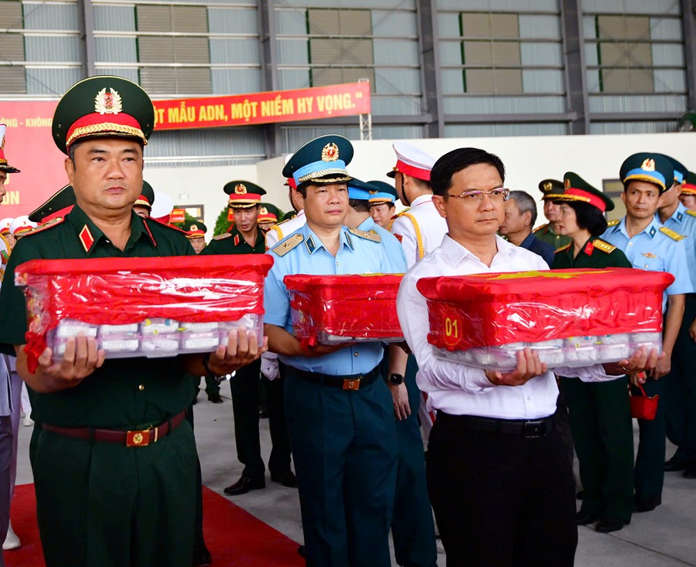 Chuyến bay đặc biệt mang hy vọng “Trả lại tên cho anh” - ảnh 2