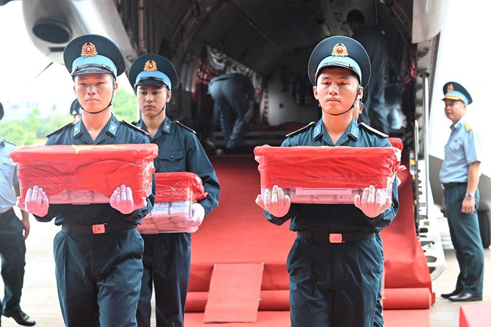 Thiêng liêng lễ bàn giao 7.104 mẫu sinh phẩm hài cốt liệt sĩ - ảnh 5