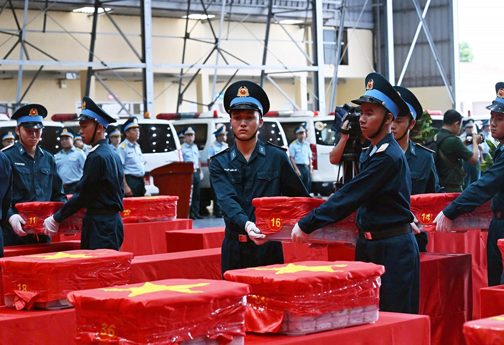 Thiêng liêng lễ bàn giao 7.104 mẫu sinh phẩm hài cốt liệt sĩ - ảnh 9