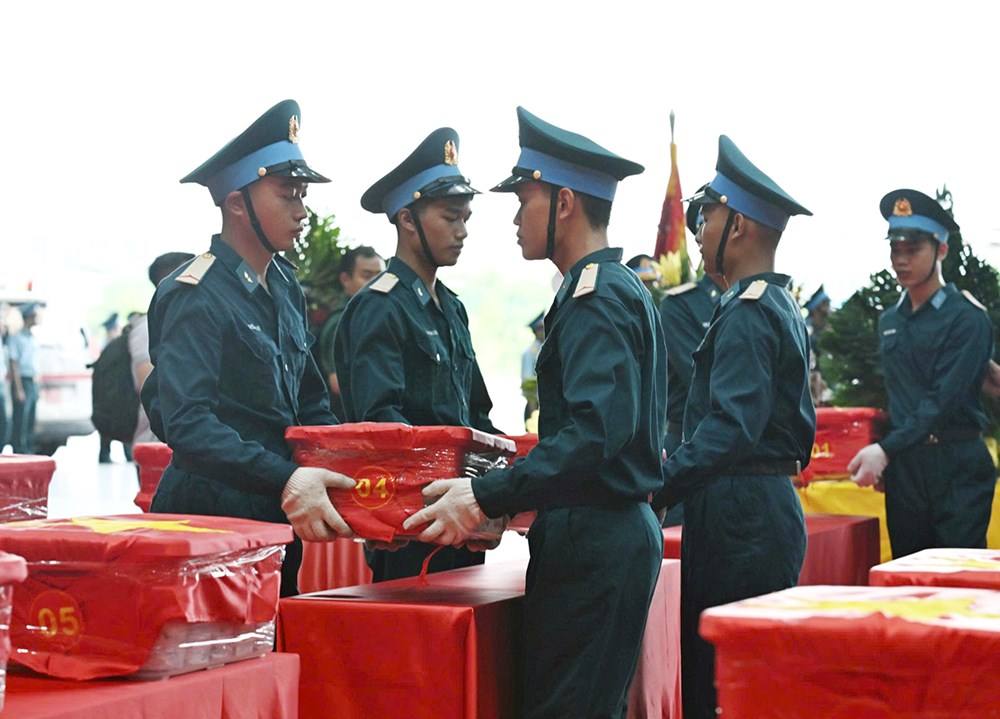 Thiêng liêng lễ bàn giao 7.104 mẫu sinh phẩm hài cốt liệt sĩ - ảnh 8