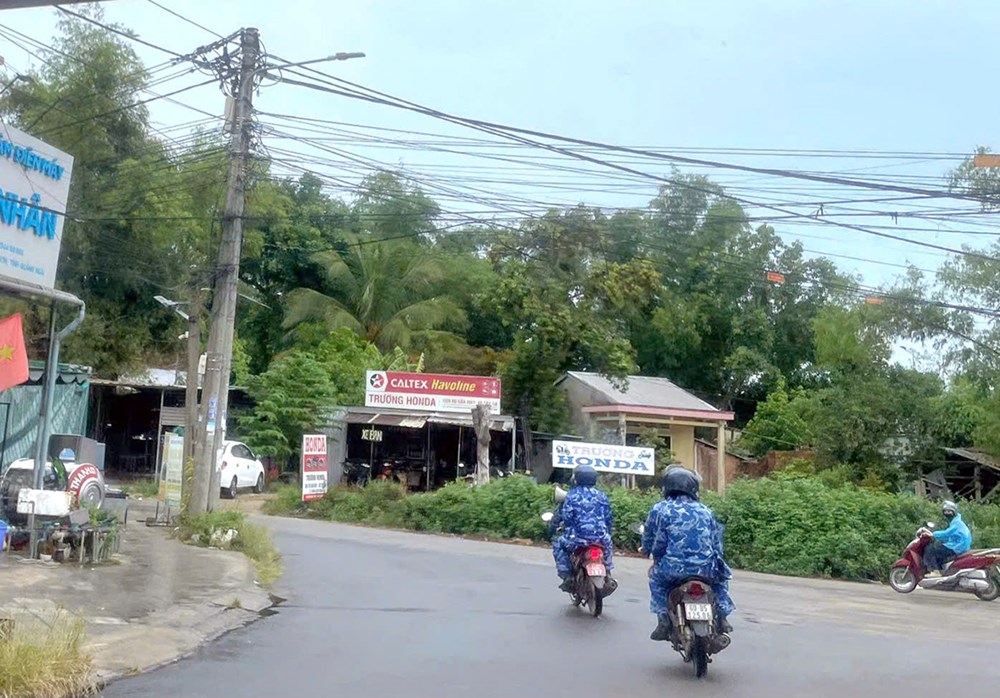 Cảnh sát biển “đi tận ngõ, gõ từng nhà” tuyên truyền chống khai thác IUU  - ảnh 1