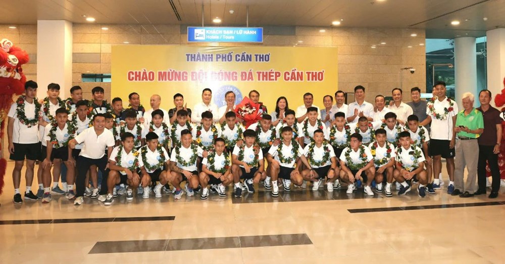 Miễn phí vé vào sân và giữ xe cho khán giả đến xem CLB Bóng đá Thép Cần Thơ thi đấu - ảnh 3