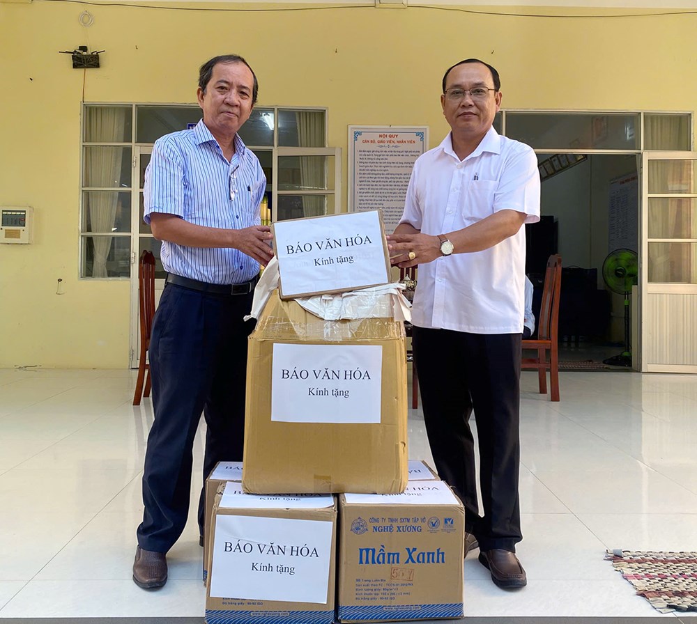 Báo Văn Hóa trao 70 suất quà cho học sinh tiểu học tỉnh Cà Mau - ảnh 1
