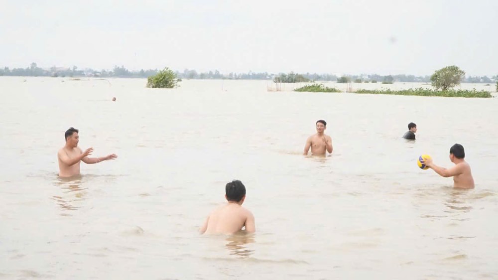 Cuối tuần nhộn nhịp tắm đồng ở vùng biên giới Hồng Ngự - ảnh 7