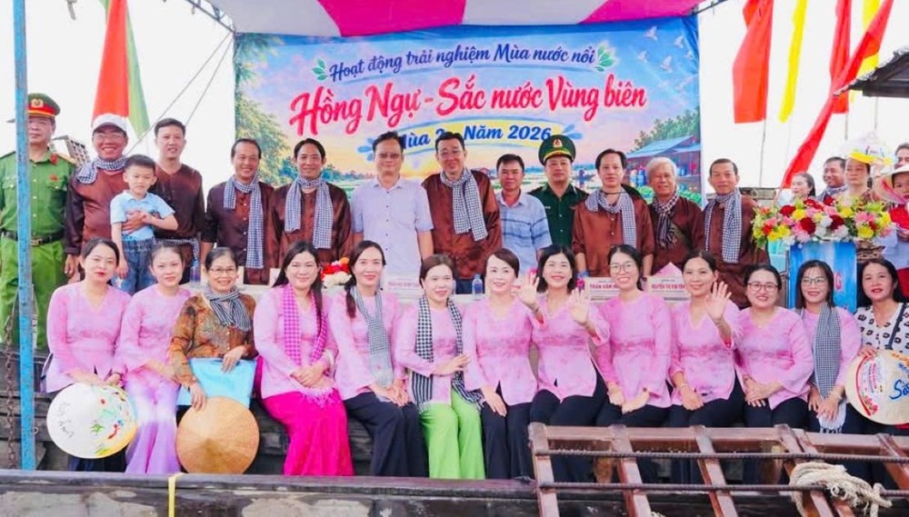 Khoảng 10.000 người trải nghiệm mùa nước nổi ở vùng biên giới Hồng Ngự  - ảnh 1