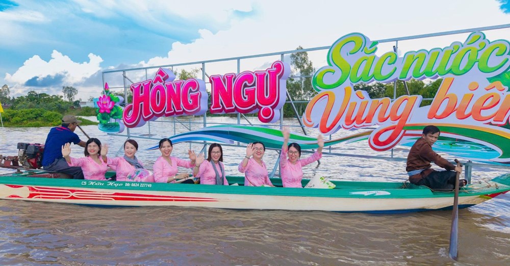 Khoảng 10.000 người trải nghiệm mùa nước nổi ở vùng biên giới Hồng Ngự  - ảnh 3