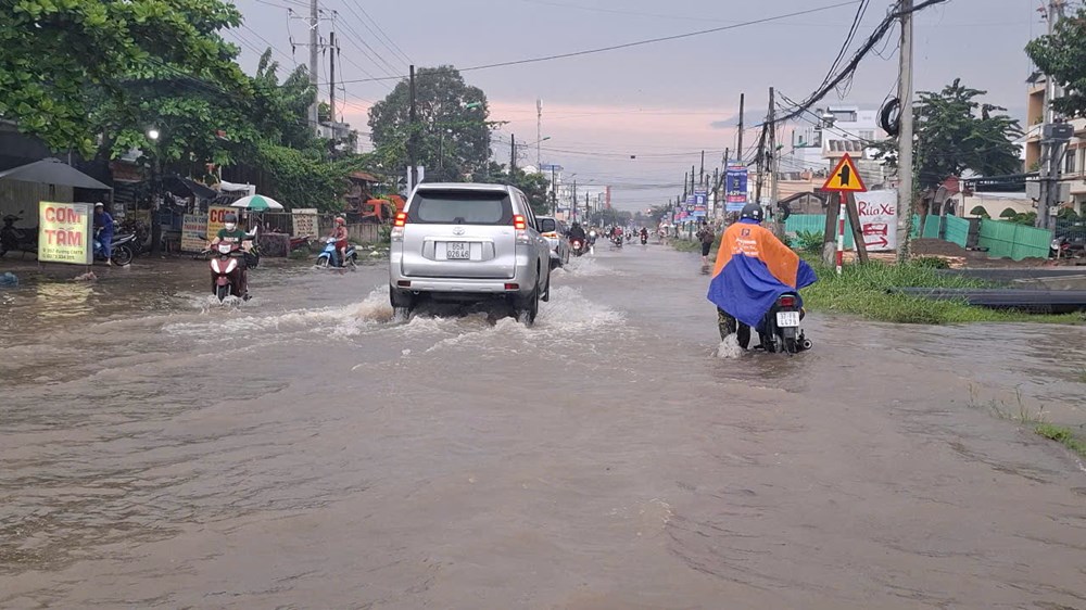 Triều cường vượt báo động III, gây ngập nhiều tuyến đường ở Cần Thơ - ảnh 3