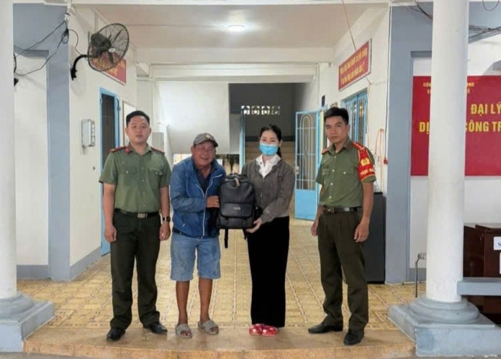 Vĩnh Long: Nhiều trường hợp nhặt được của rơi, trả cho người mất - ảnh 2