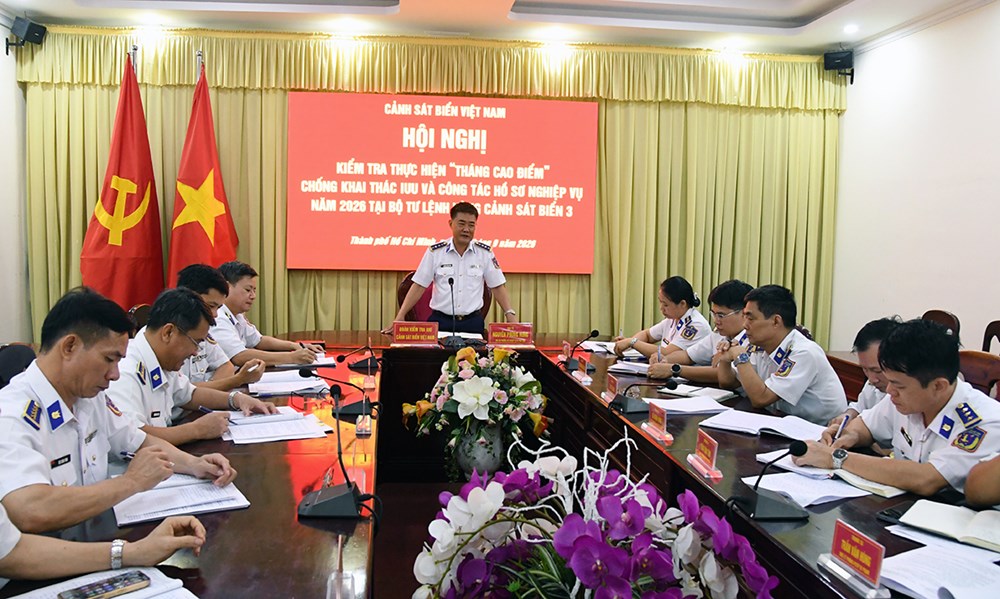 Cảnh sát biển xử lý nghiêm tàu cá vi phạm IUU, sớm gỡ cảnh báo “Thẻ vàng” - ảnh 2
