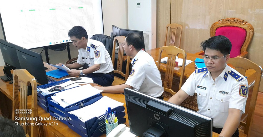 Cảnh sát biển xử lý nghiêm tàu cá vi phạm IUU, sớm gỡ cảnh báo “Thẻ vàng” - ảnh 3