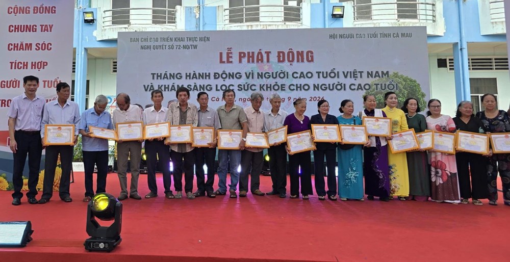 Nhiều người cao tuổi ở Cà Mau được chăm sóc sức khỏe - ảnh 1