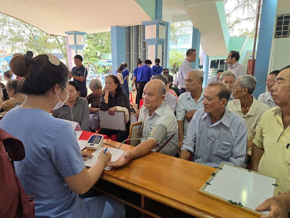Nhiều người cao tuổi ở Cà Mau được chăm sóc sức khỏe - ảnh 3