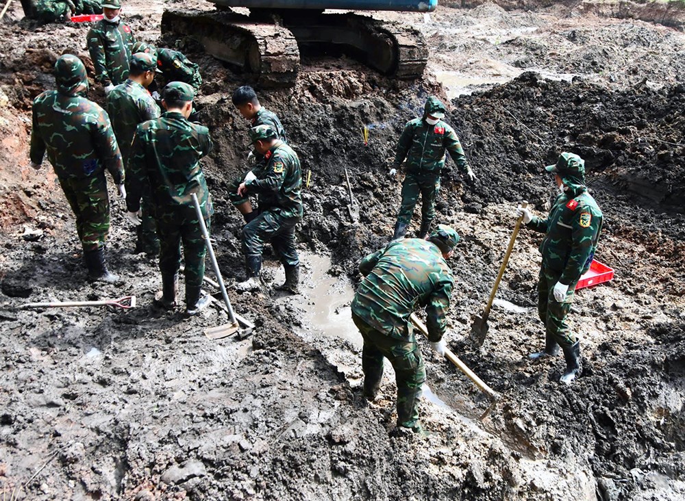 Tìm thấy thêm nhiều hài cốt liệt sĩ tại Công viên Lê Thị Riêng - ảnh 3