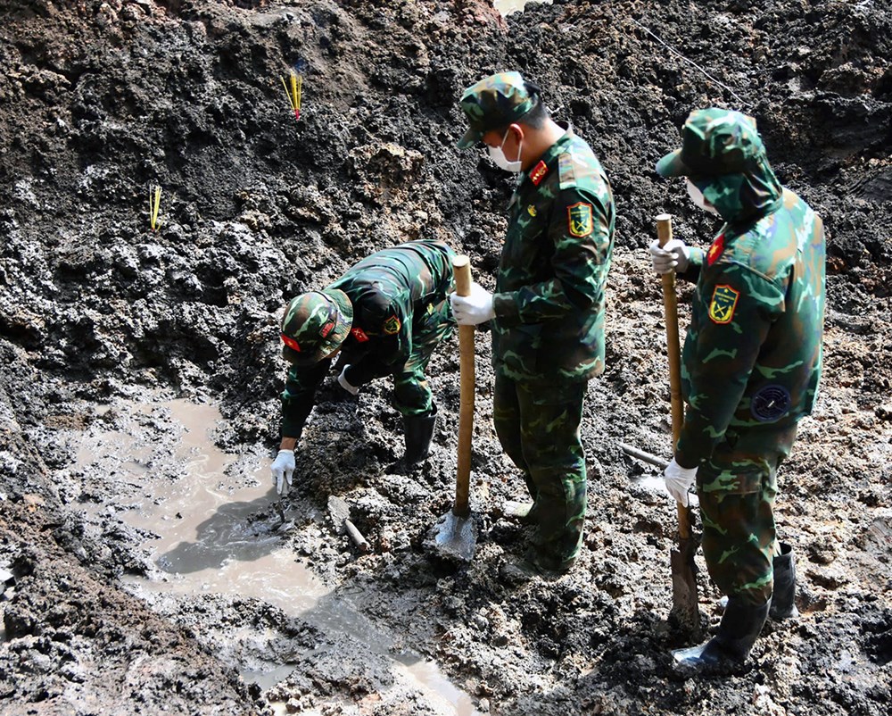 Tìm thấy thêm nhiều hài cốt liệt sĩ tại Công viên Lê Thị Riêng - ảnh 4