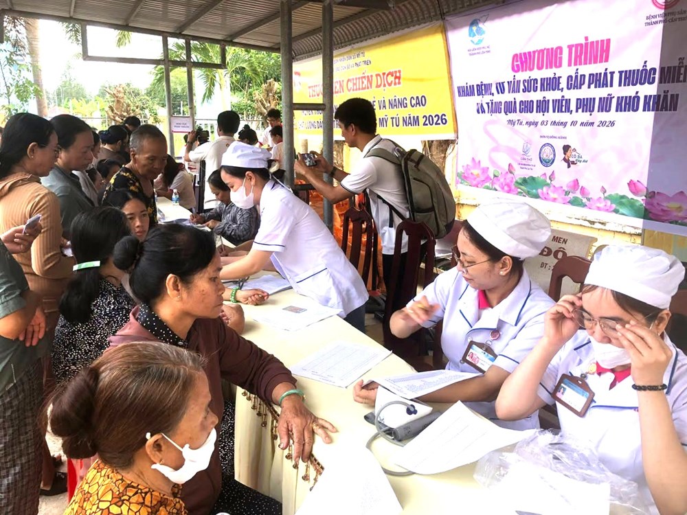 Cần Thơ: Hàng trăm phụ nữ khó khăn ở nông thôn được khám bệnh, cấp thuốc miễn phí - ảnh 1