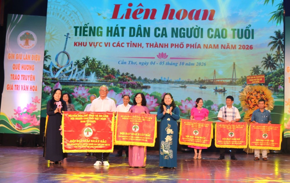 TP.HCM, Cần Thơ đoạt giải xuất sắc toàn diện tại Liên hoan dân ca Người cao tuổi - ảnh 2