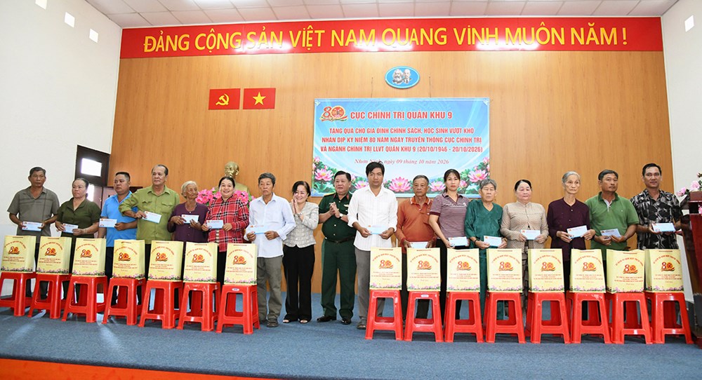 Tô thắm nghĩa tình quân dân qua hoạt động về nguồn - ảnh 2
