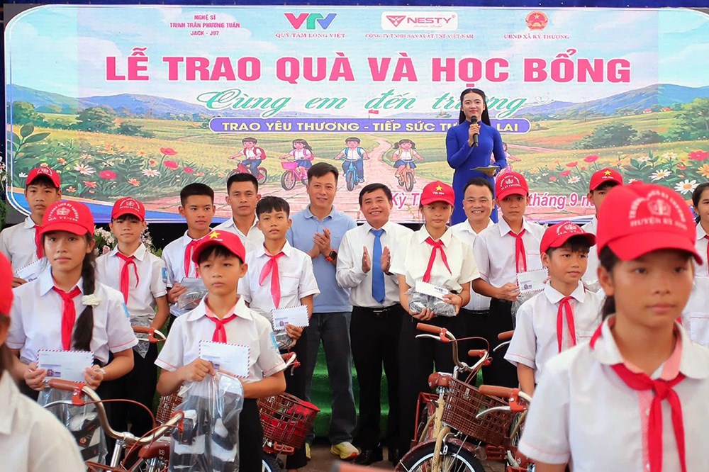 Người gieo hạt mầm tử tế, chắp cánh những ước mơ trẻ thơ - ảnh 3