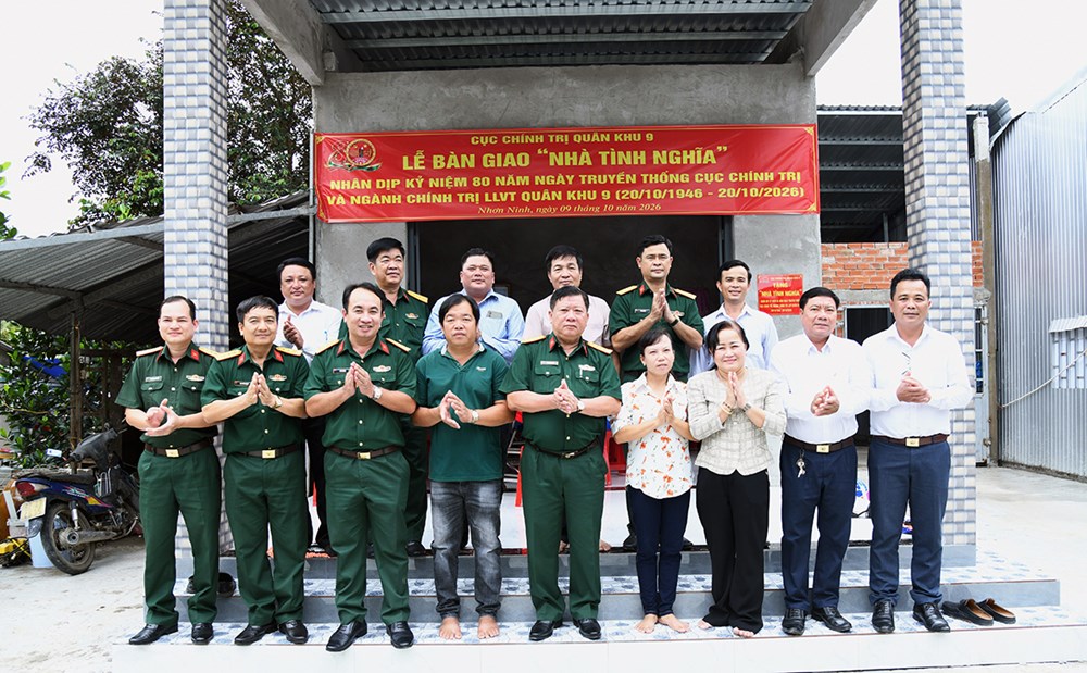 Tô thắm nghĩa tình quân dân qua hoạt động về nguồn - ảnh 4