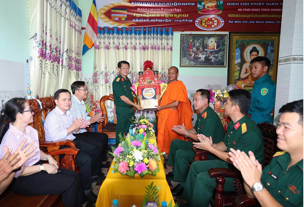 Thăm và chúc mừng lễ Sen Dolta của đồng bào Khmer - ảnh 4