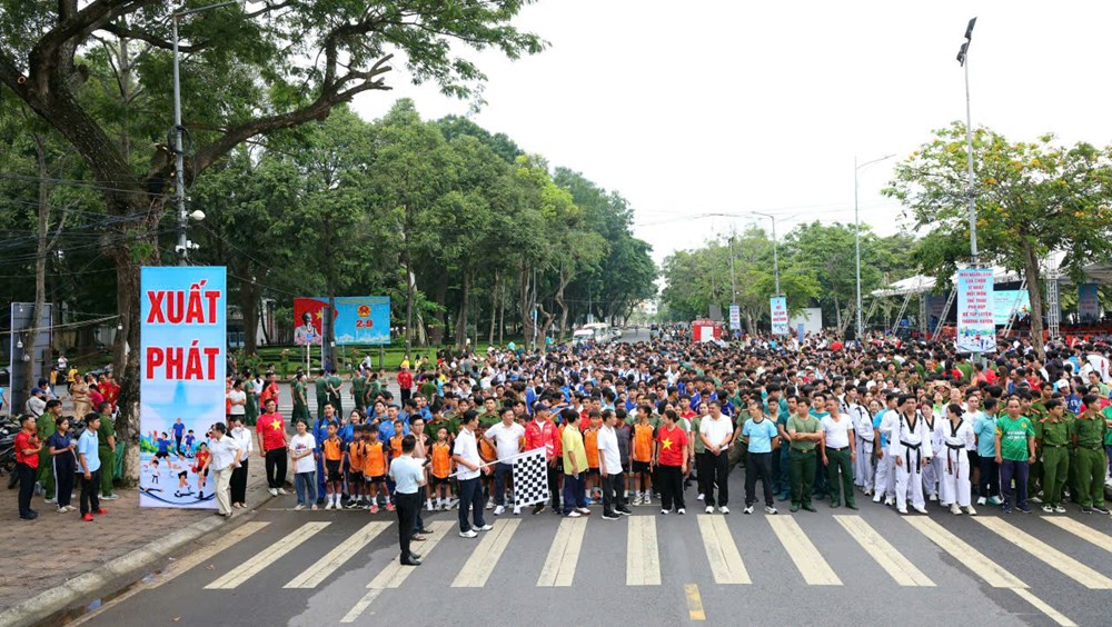 Hơn 5.000 người tham gia Lễ phát động “Mỗi người dân lựa chọn ít nhất một môn thể thao phù hợp” tại Cần Thơ - ảnh 1